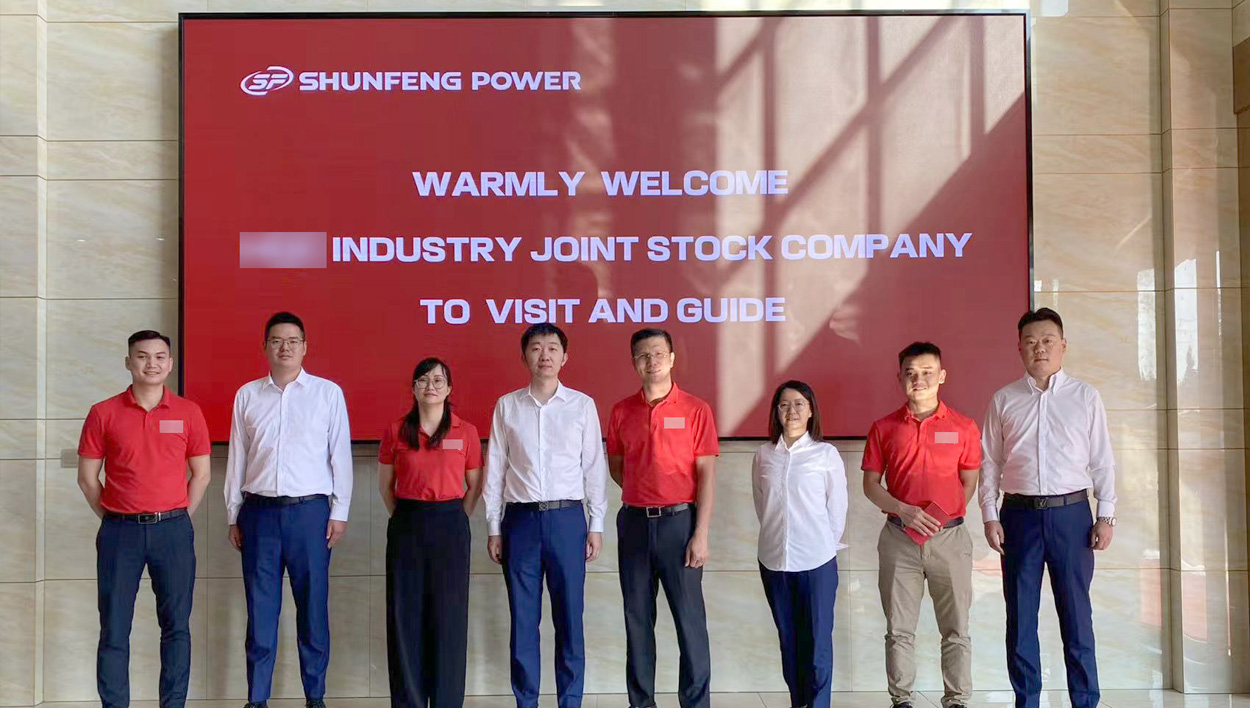 Vietnamese customers come to visit the factory for guidance